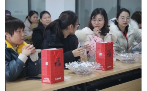 神農(nóng)針推館《防治頸肩腰腿痛》專題講座走進株洲時代華先！