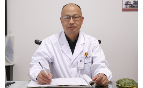 喜訊！熱烈祝賀馬志忠主任榮獲第二屆國醫(yī)大師劉志明（湘潭）中醫(yī)藥發(fā)展貢獻(xiàn)獎，并入選全國基層名老中醫(yī)藥專家傳承工作室建設(shè)項(xiàng)目
